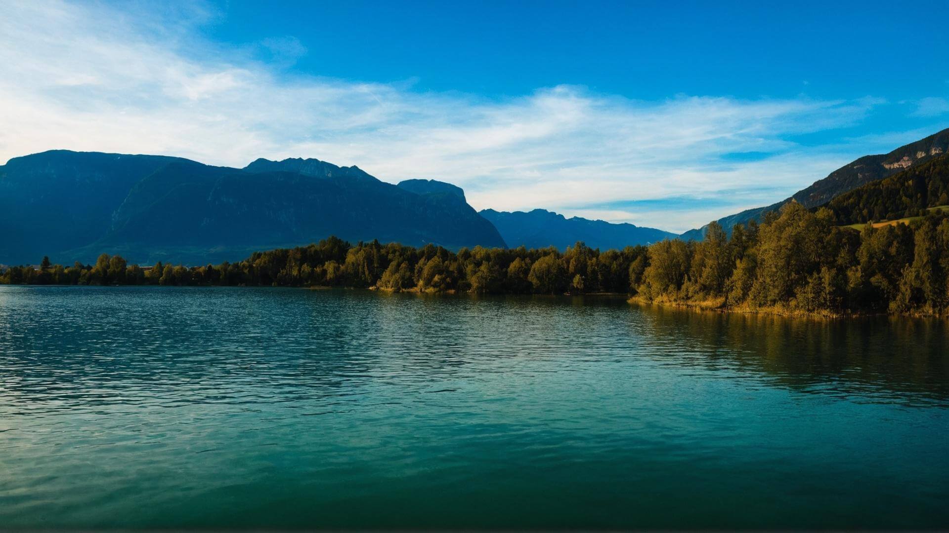 Why is Lago di Caldaro so warm?